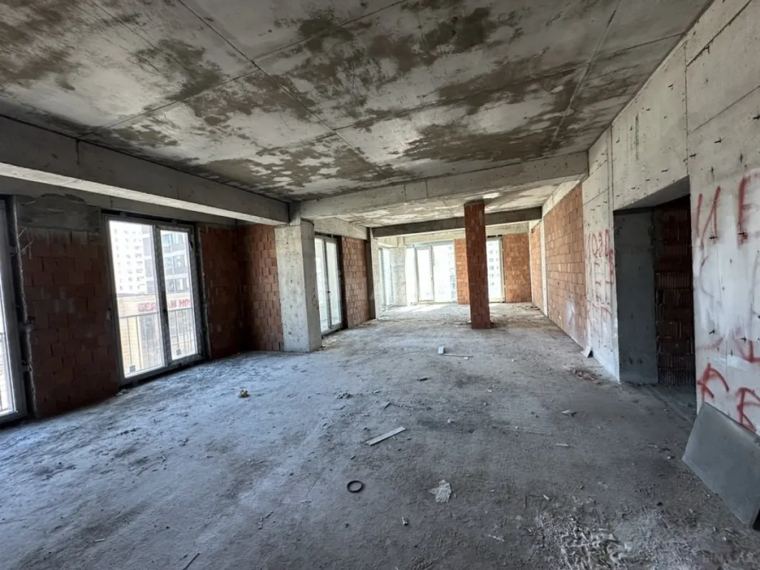 Satılır 4 otaqlı mənzil 280 m²