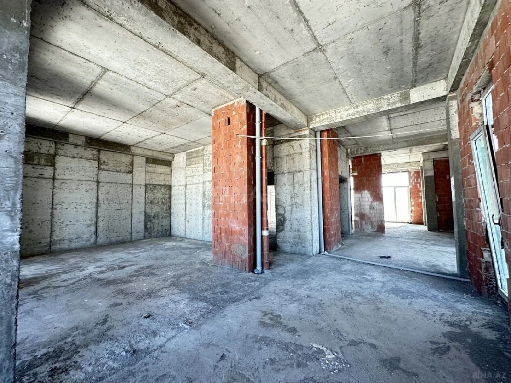 Satılır 4 otaqlı mənzil 280 m²