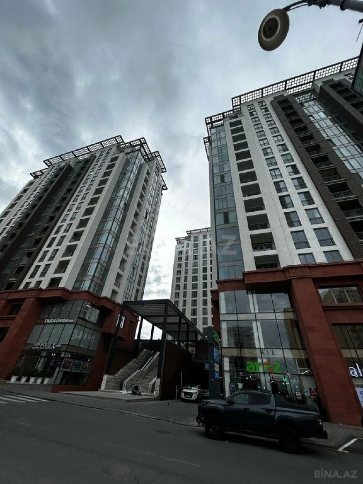 Satılır 4 otaqlı mənzil 280 m²