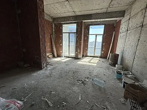 Satılır 4 otaqlı mənzil 280 m²