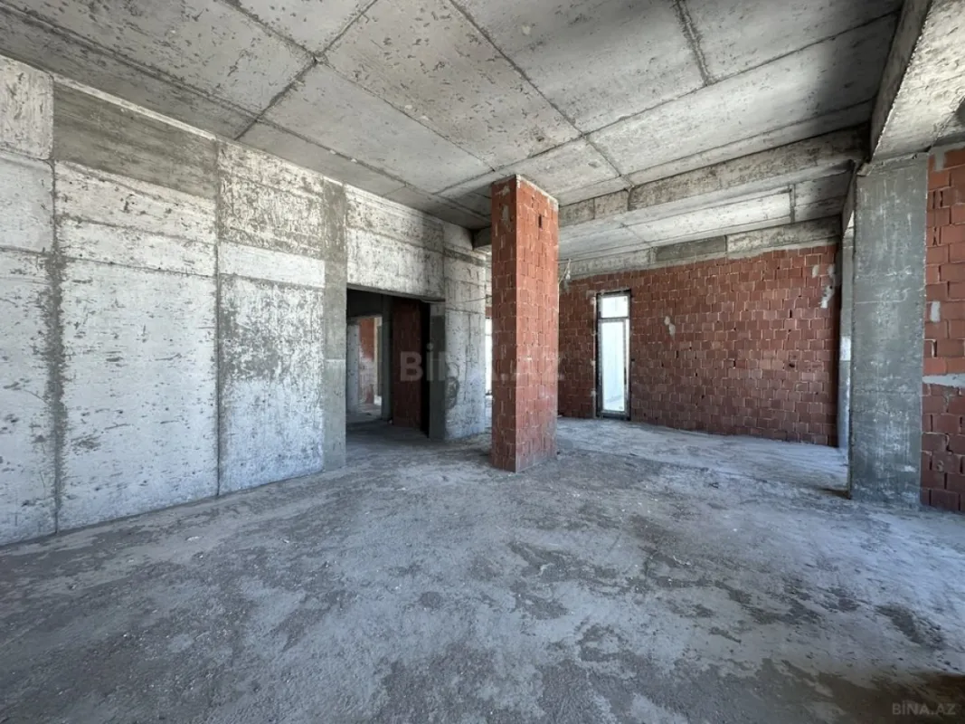 Satılır 4 otaqlı mənzil 280 m²