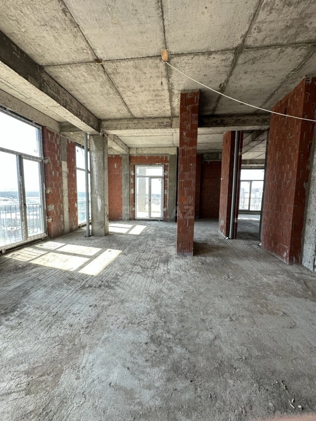 Satılır 4 otaqlı mənzil 280 m²