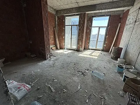 Satılır 4 otaqlı mənzil 280 m²