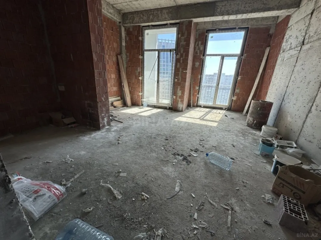 Satılır 4 otaqlı mənzil 280 m²