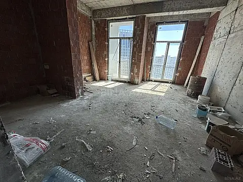 Satılır 4 otaqlı mənzil 280 m²