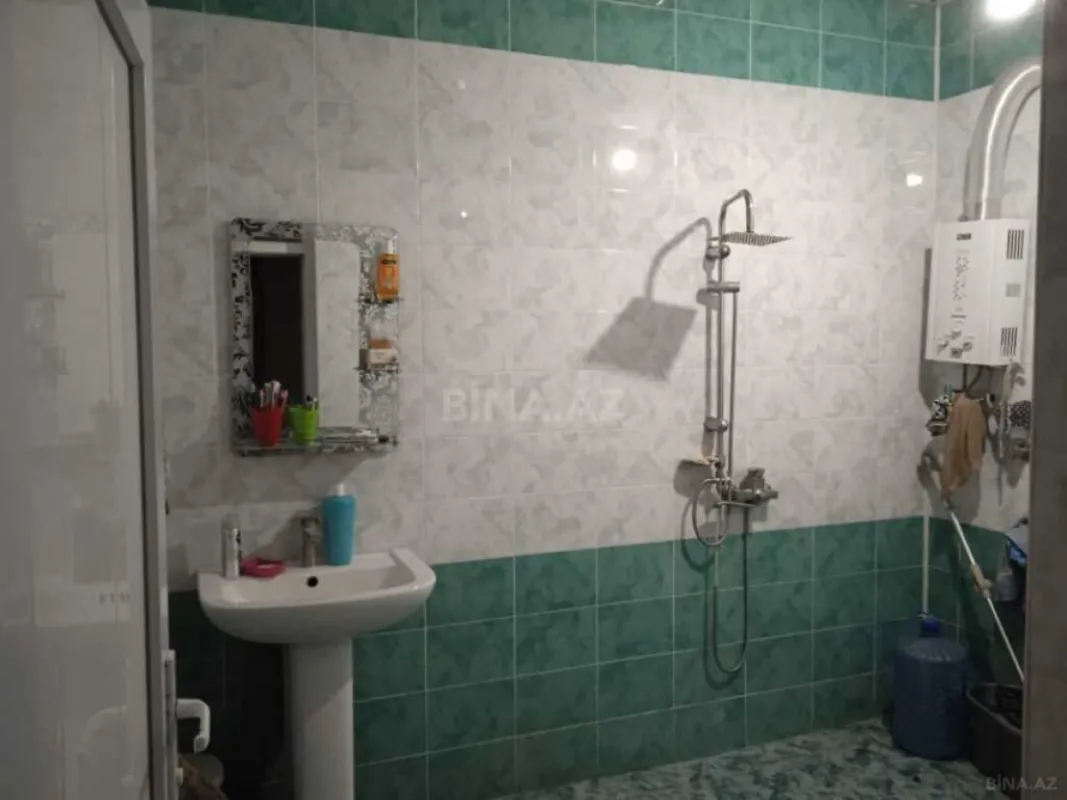 Satılır 5 otaqlı həyət evi 240 m²