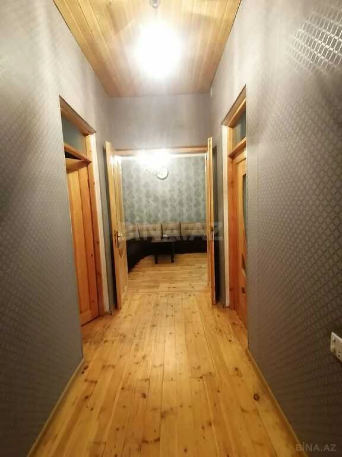 Satılır 5 otaqlı həyət evi 240 m²