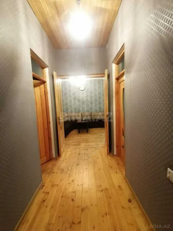 Satılır 5 otaqlı həyət evi 240 m²