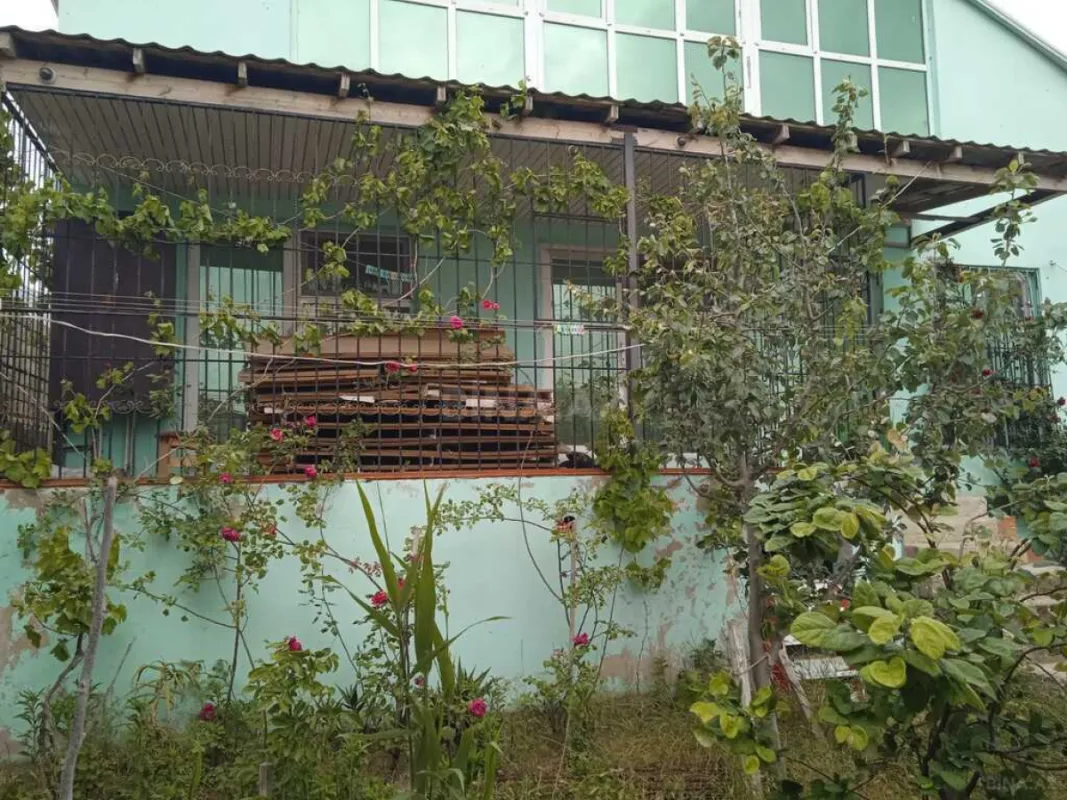 Satılır 5 otaqlı həyət evi 240 m²