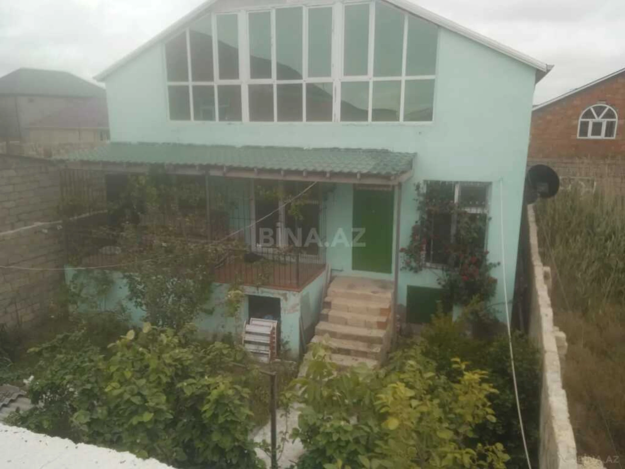Satılır 5 otaqlı həyət evi 240 m²