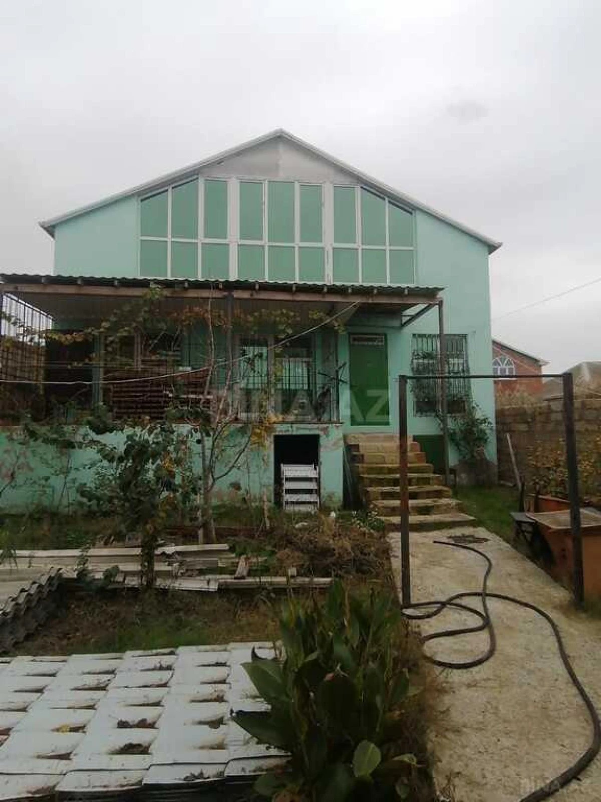 Satılır 5 otaqlı həyət evi 240 m²