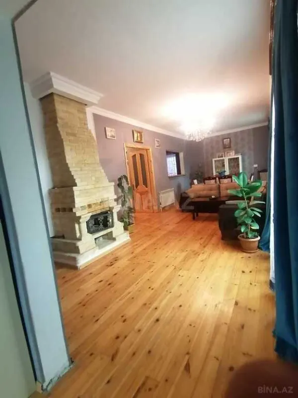 Satılır 5 otaqlı həyət evi 240 m²