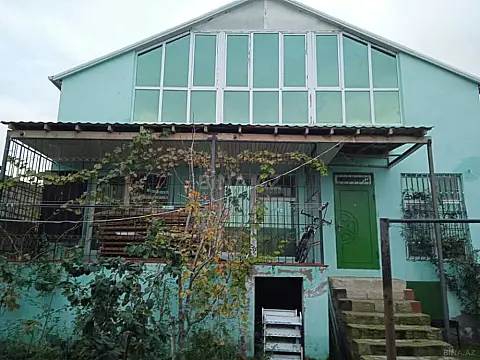 Satılır 5 otaqlı həyət evi 240 m²