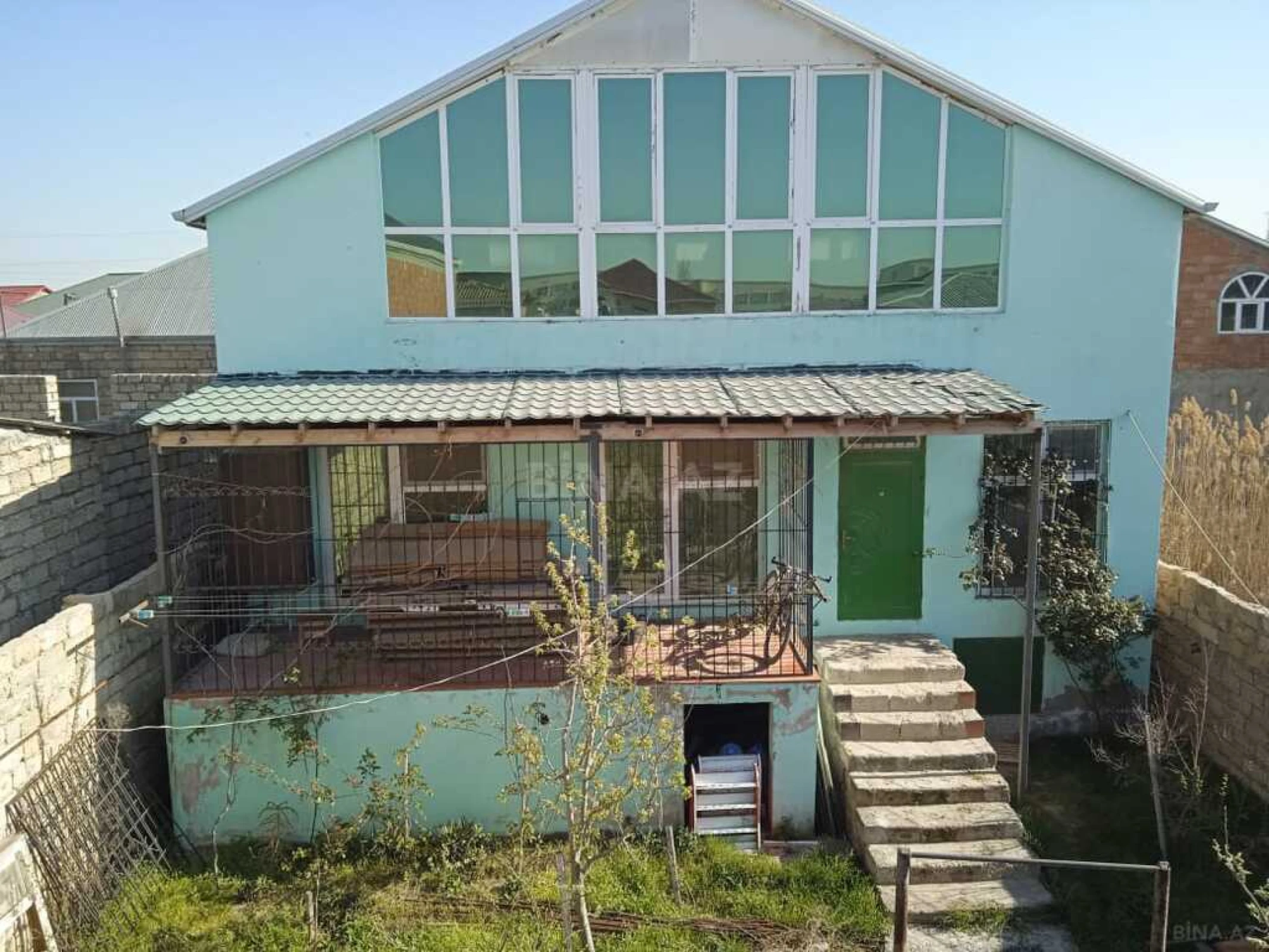 Satılır 5 otaqlı həyət evi 240 m²