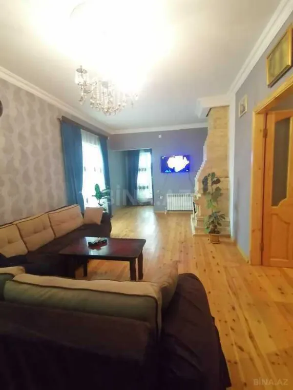 Satılır 5 otaqlı həyət evi 240 m²