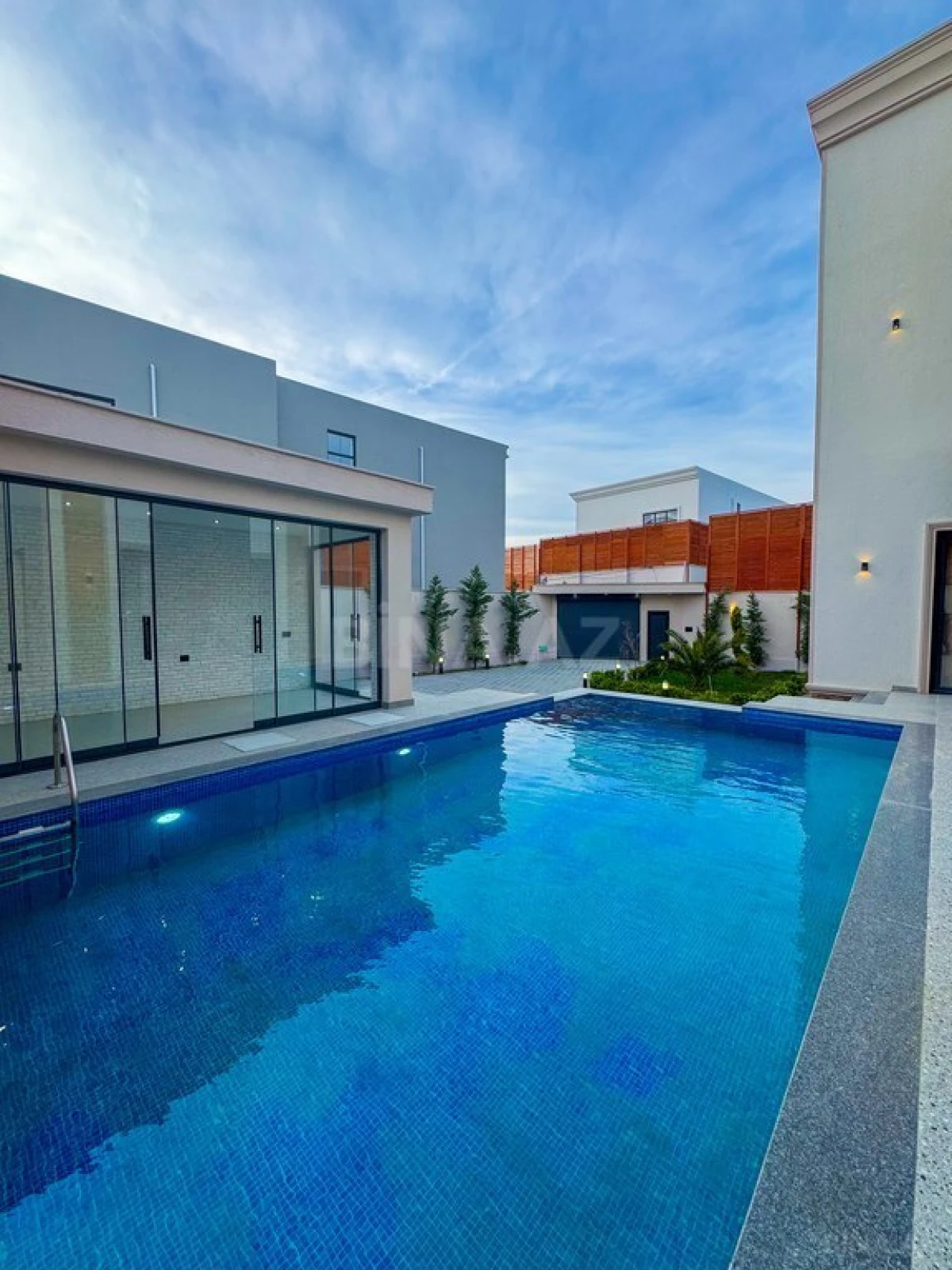 Satılır 6 otaqlı həyət evi 500 m²