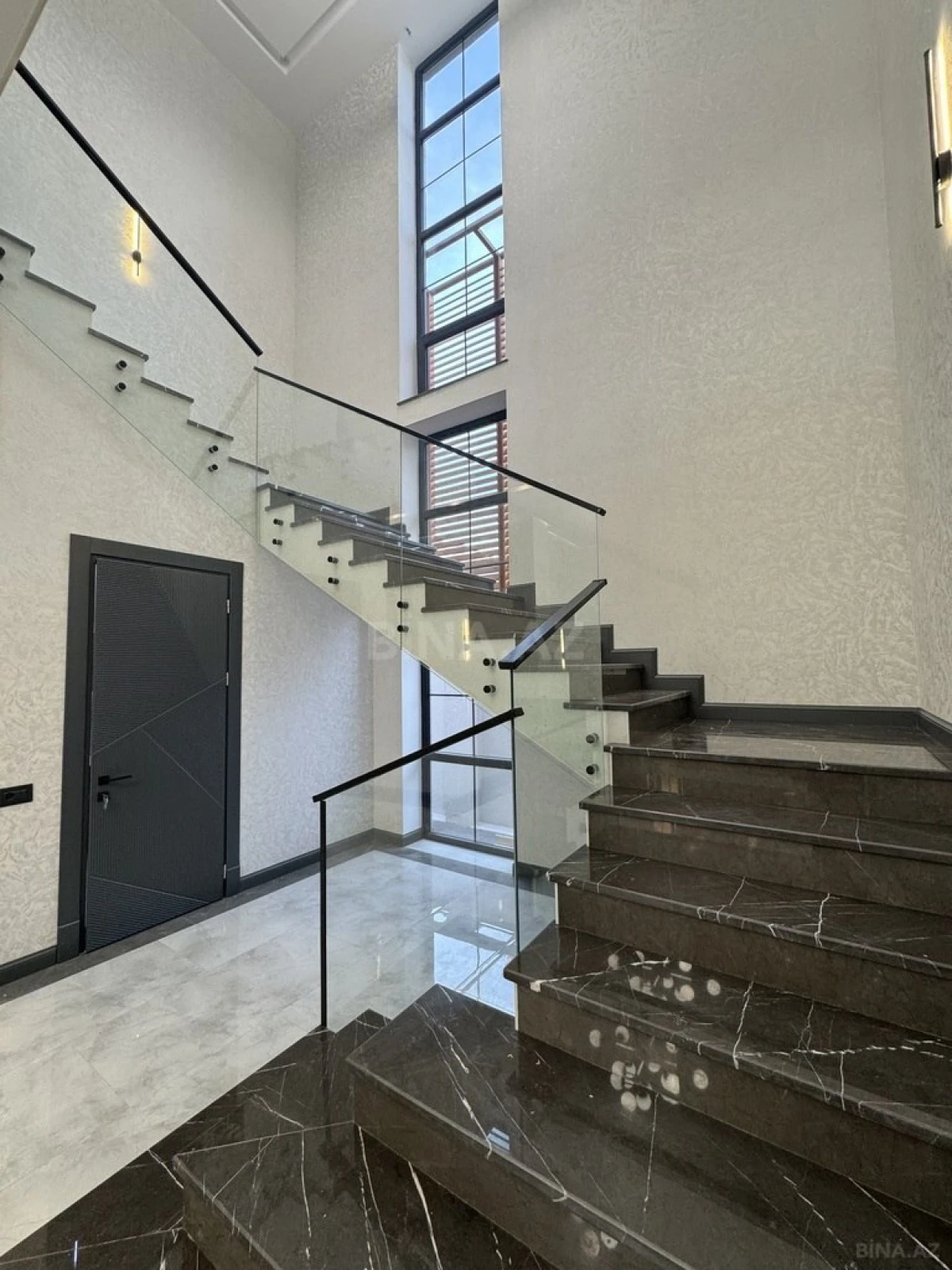 Satılır 6 otaqlı həyət evi 500 m²