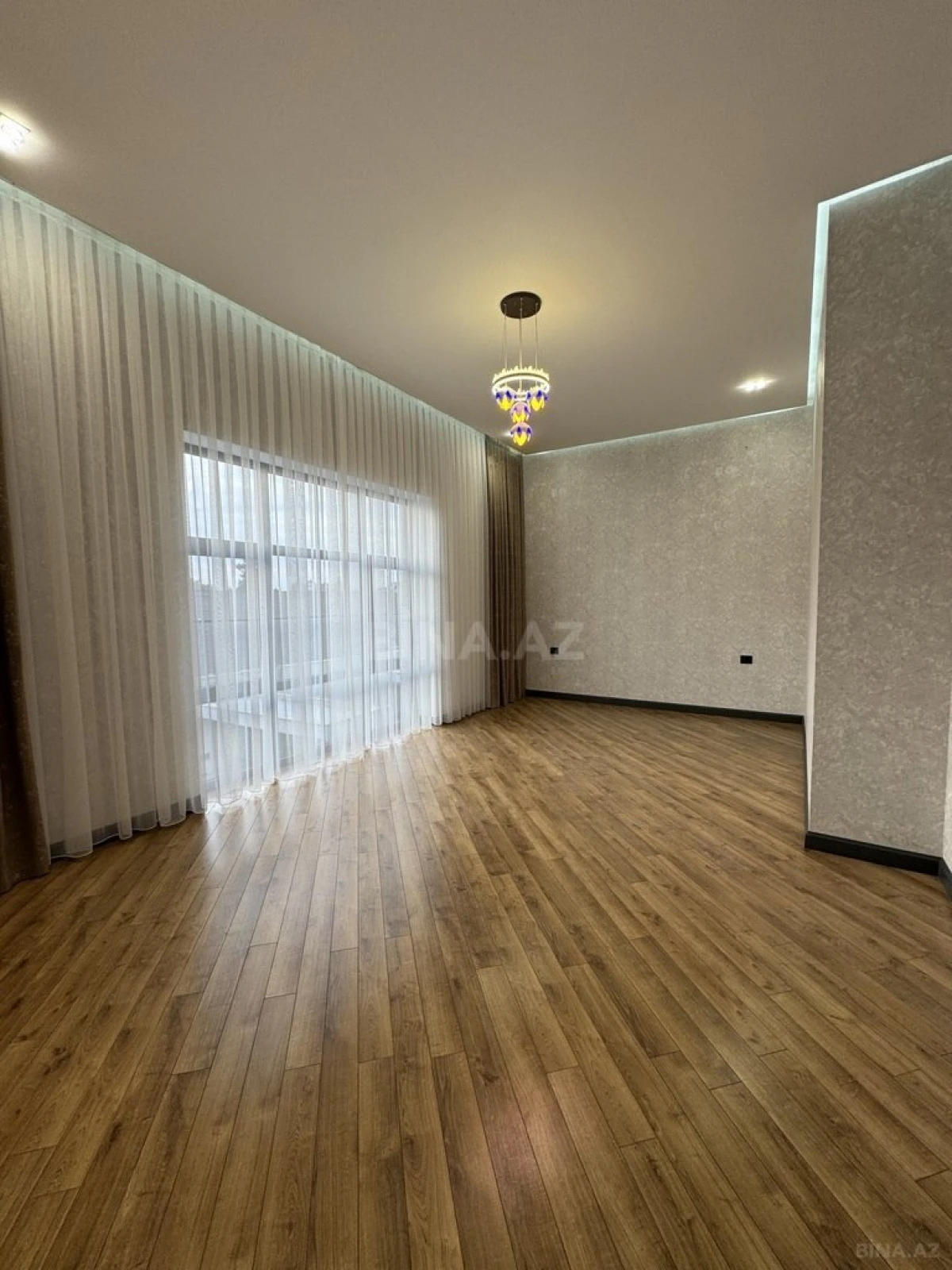 Satılır 6 otaqlı həyət evi 500 m²