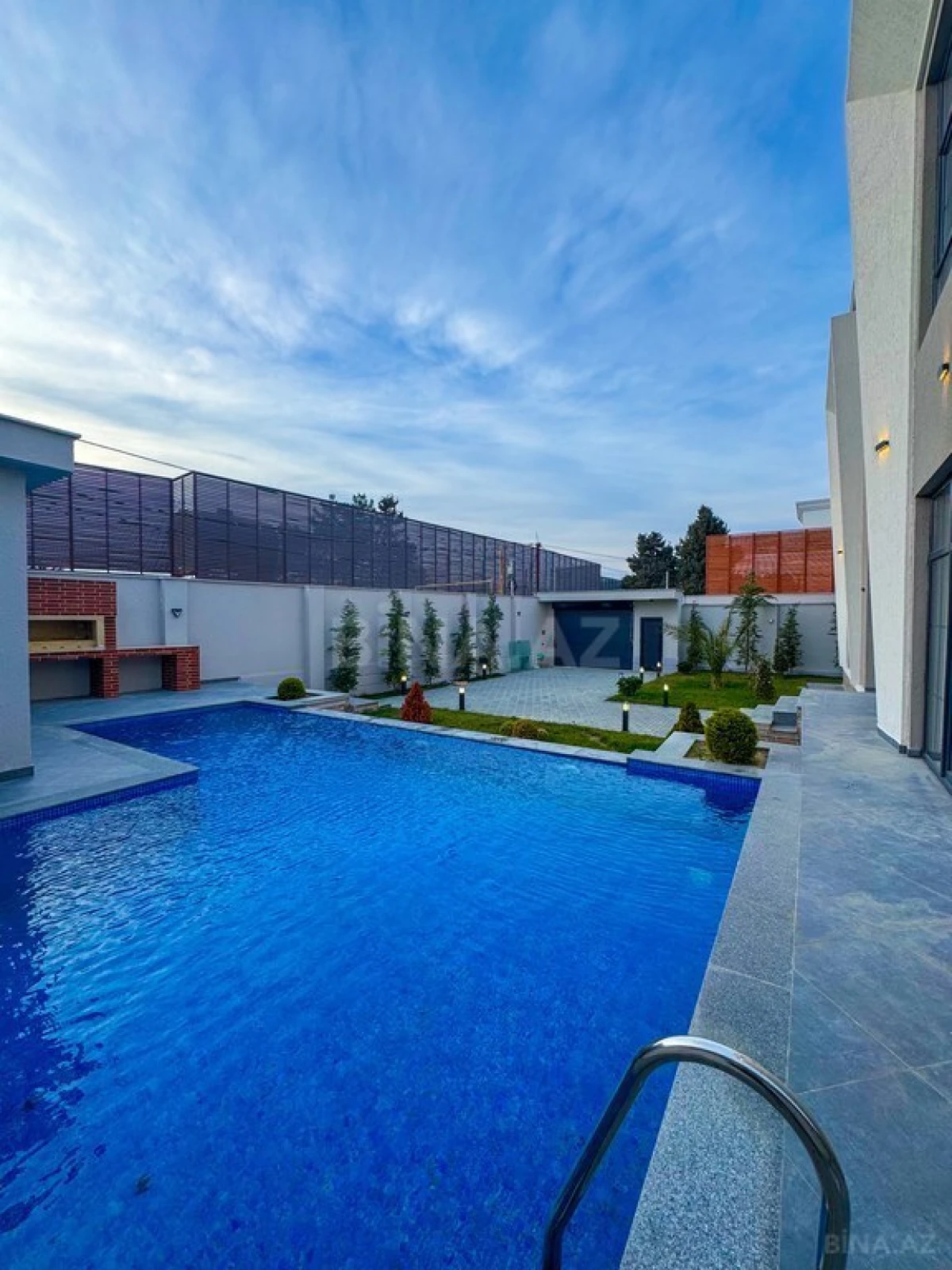 Satılır 6 otaqlı həyət evi 500 m²