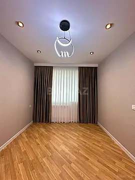 Satılır 4 otaqlı mənzil 140 m²