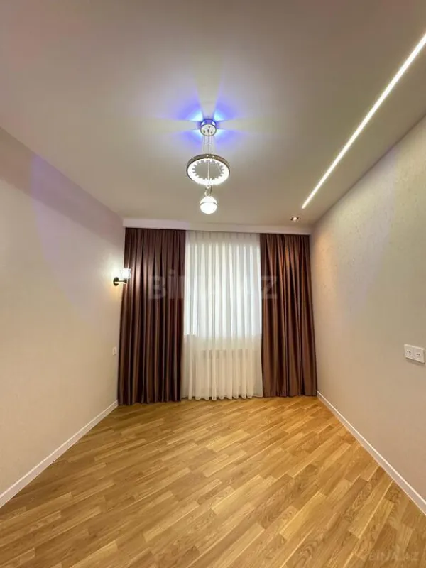 Satılır 4 otaqlı mənzil 140 m²