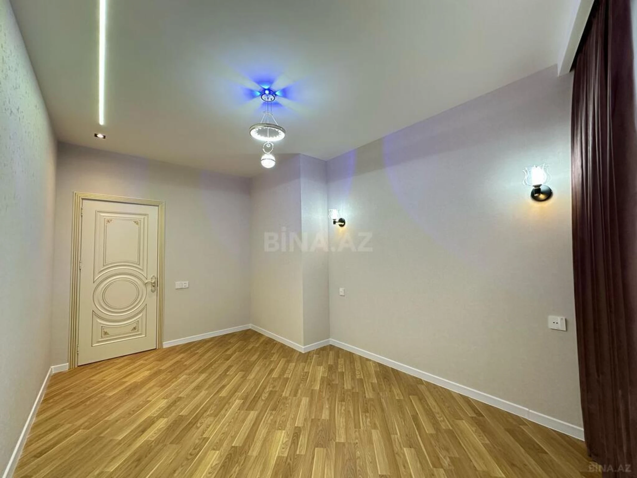 Satılır 4 otaqlı mənzil 140 m²