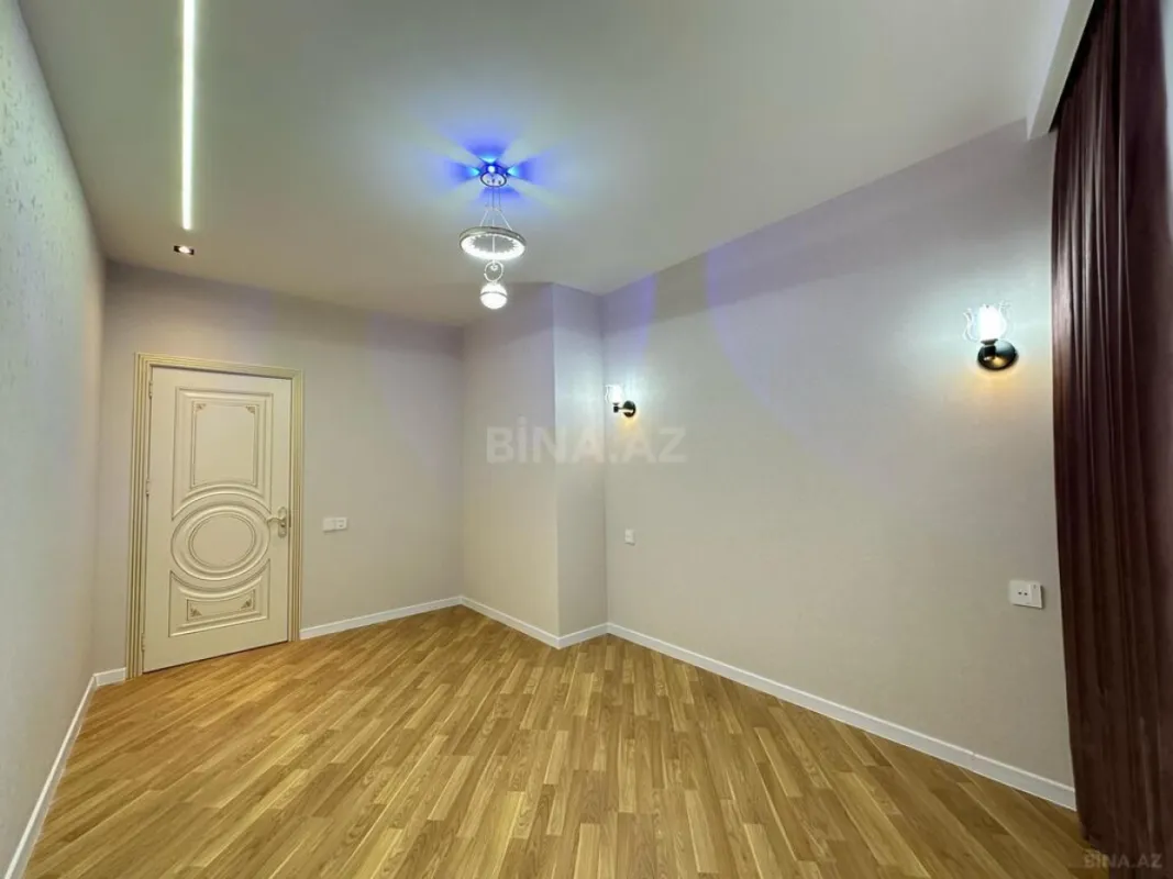 Satılır 4 otaqlı mənzil 140 m²