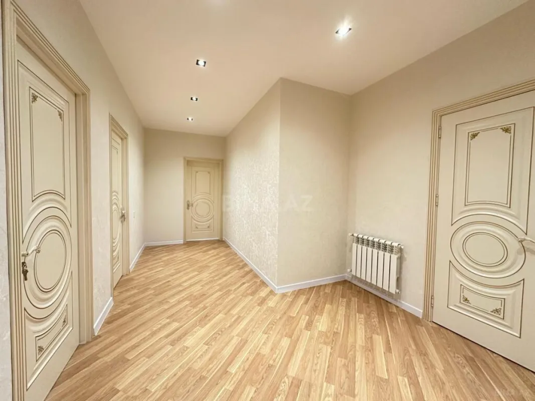 Satılır 4 otaqlı mənzil 140 m²