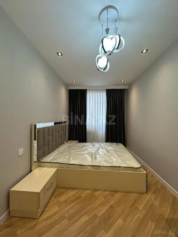 Satılır 4 otaqlı mənzil 140 m²