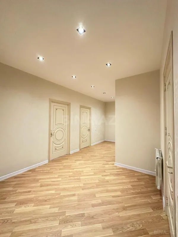 Satılır 4 otaqlı mənzil 140 m²