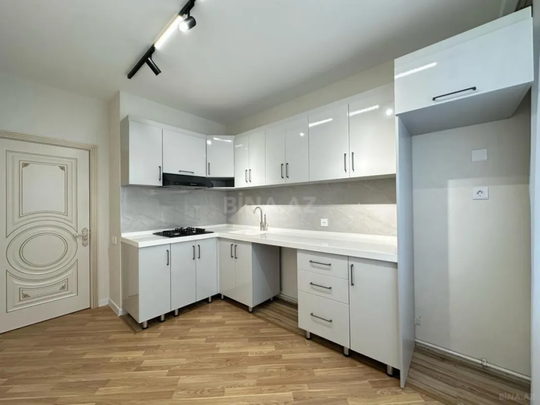 Satılır 4 otaqlı mənzil 140 m²