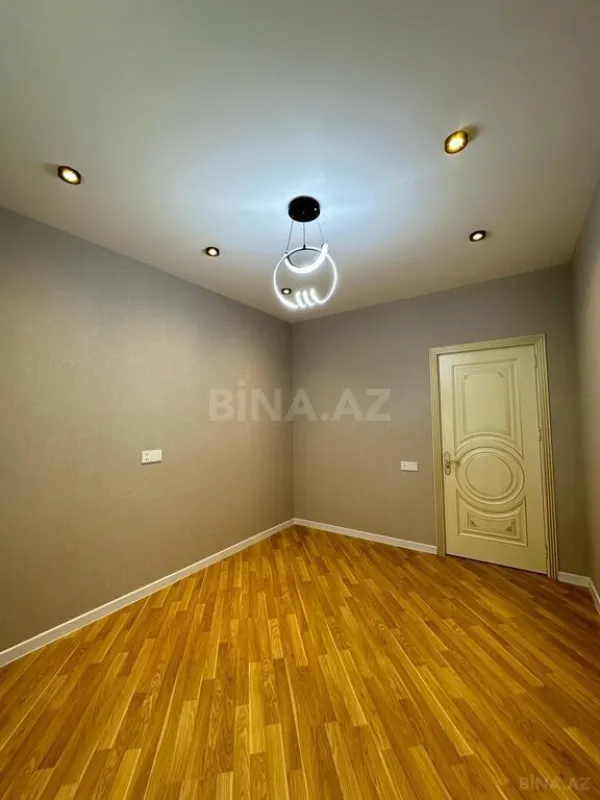 Satılır 4 otaqlı mənzil 140 m²