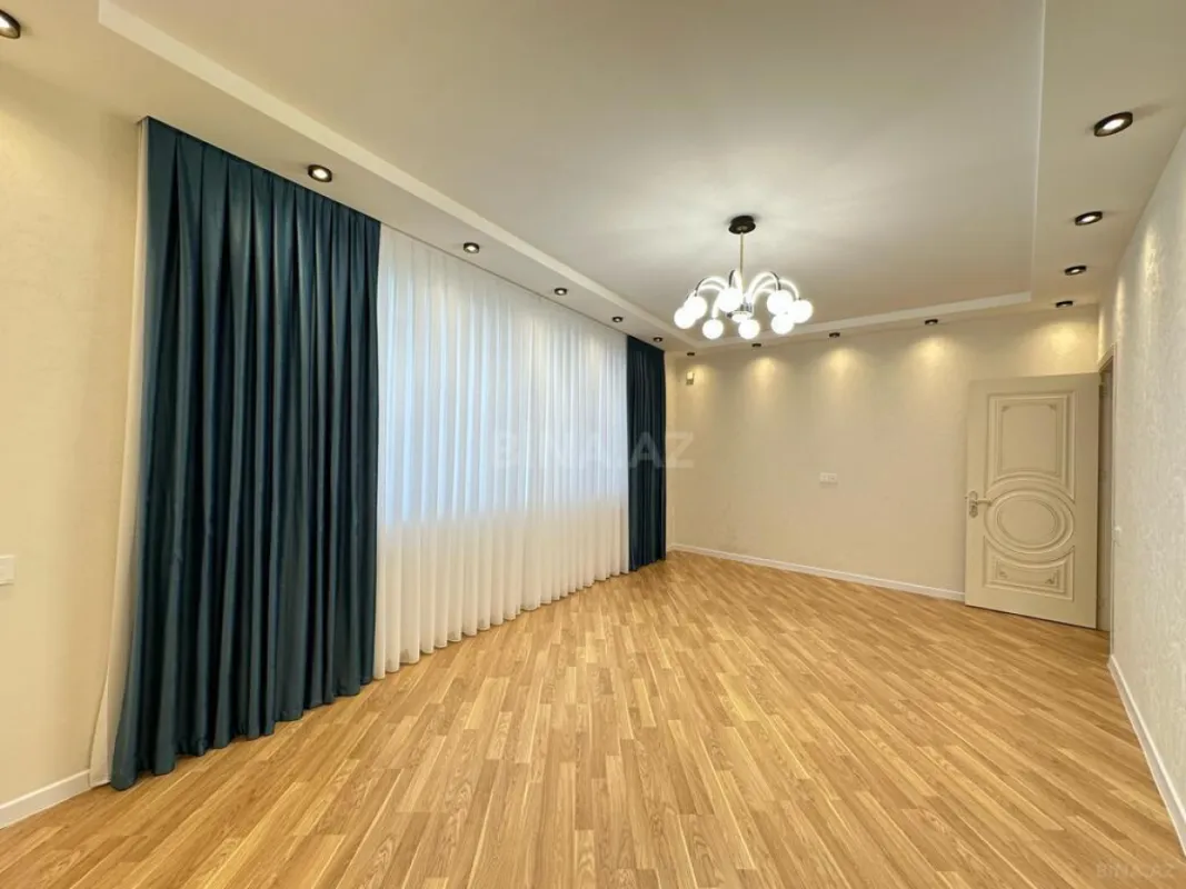 Satılır 4 otaqlı mənzil 140 m²