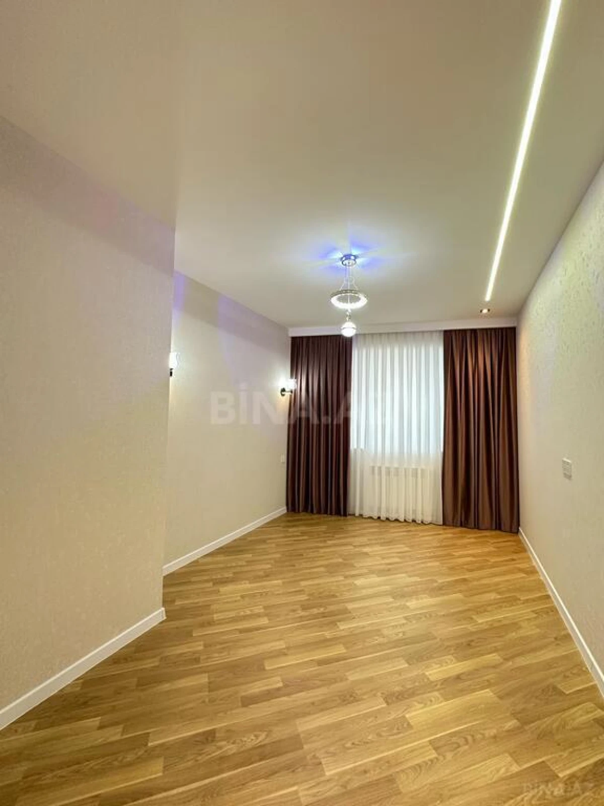 Satılır 4 otaqlı mənzil 140 m²