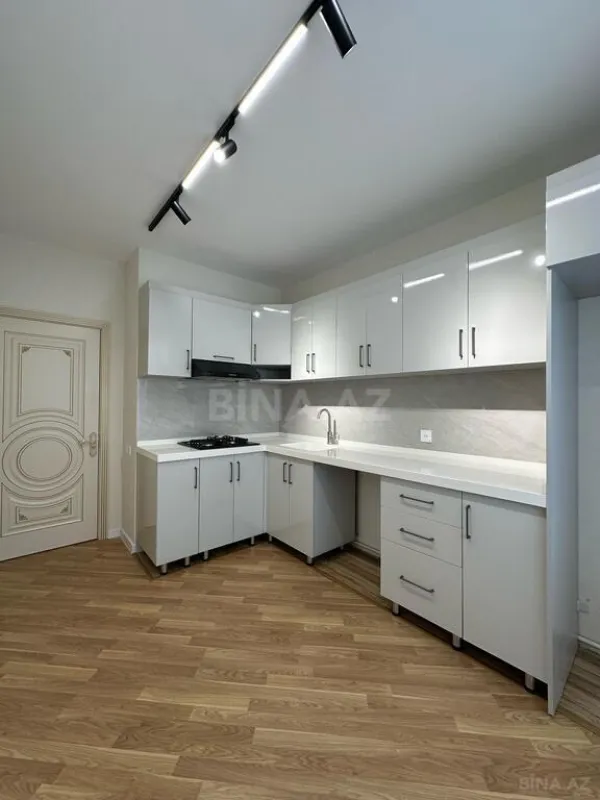Satılır 4 otaqlı mənzil 140 m²
