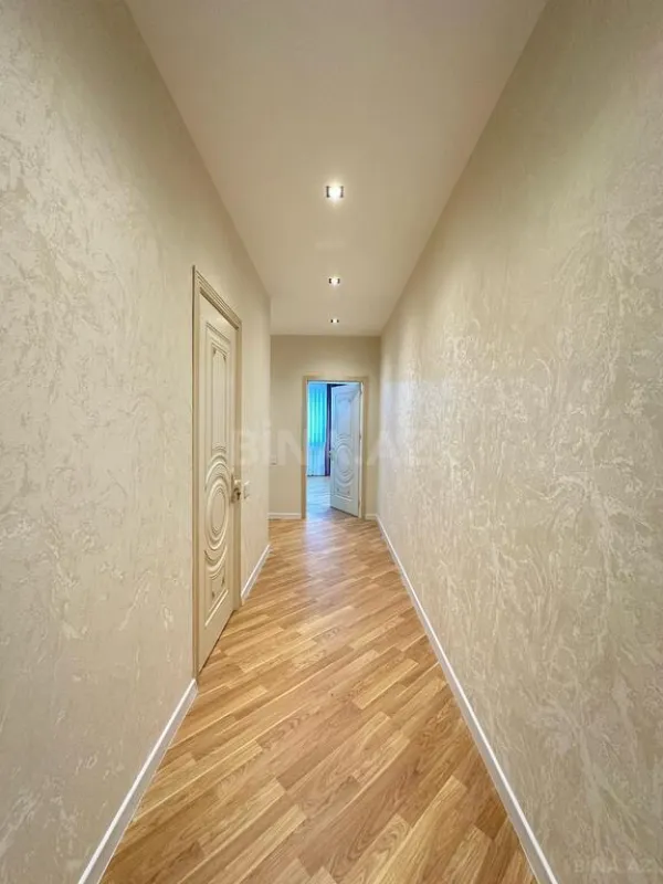 Satılır 4 otaqlı mənzil 140 m²