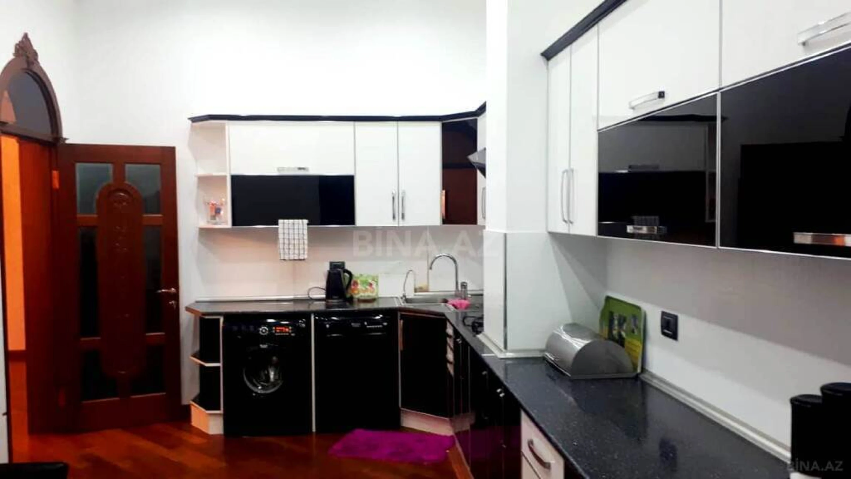 Satılır 6 otaqlı həyət evi 800 m²