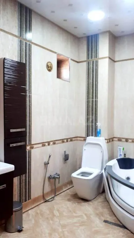 Satılır 6 otaqlı həyət evi 800 m²