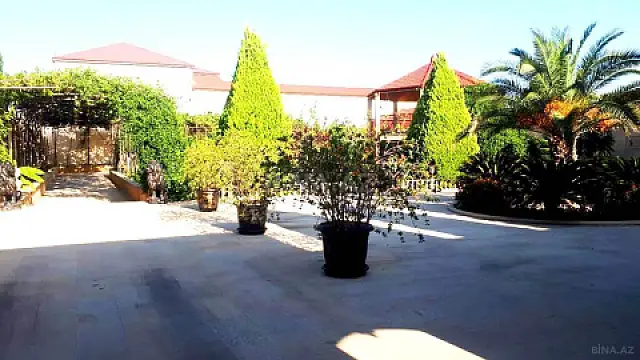 Satılır 6 otaqlı həyət evi 800 m²