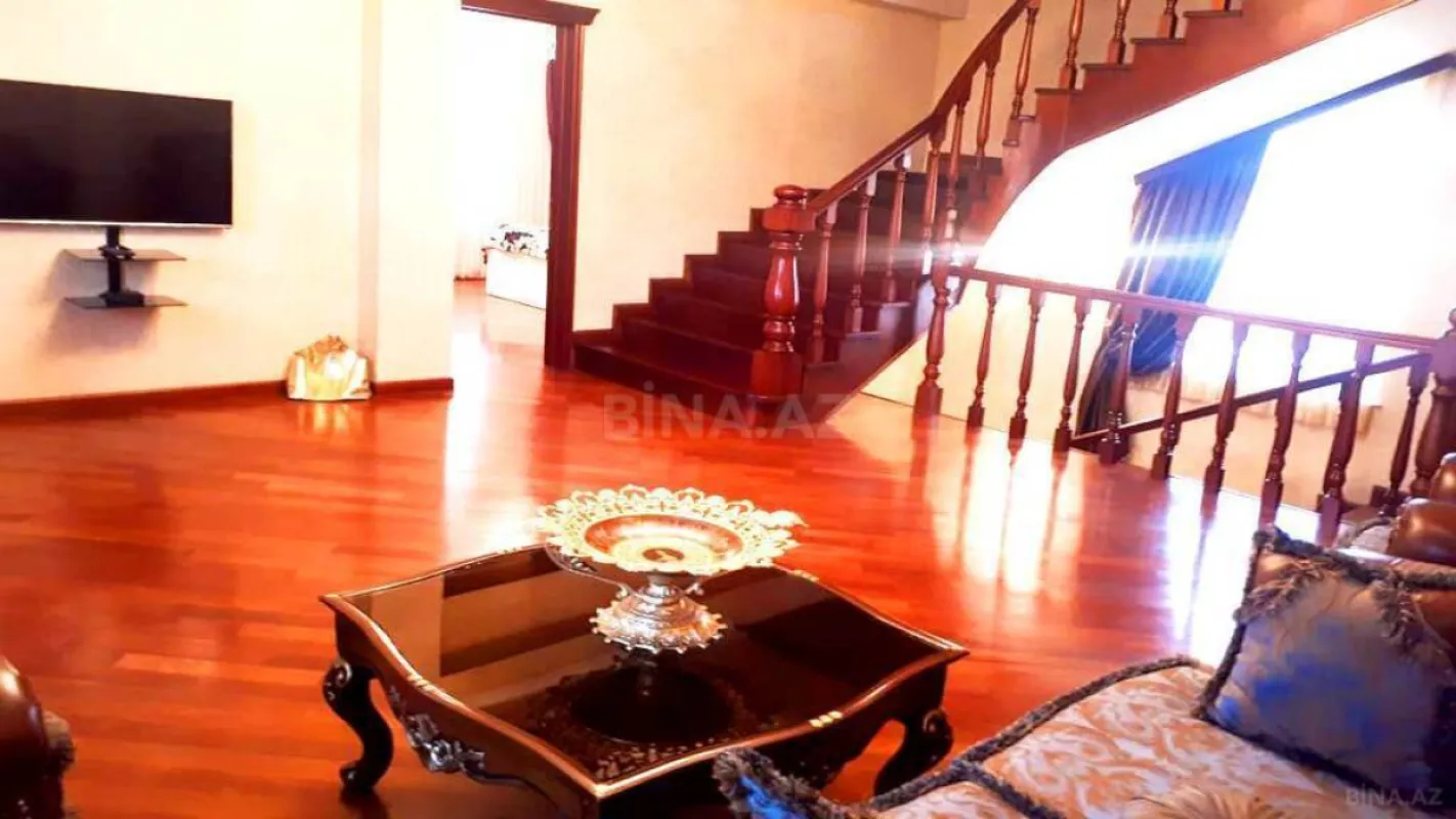 Satılır 6 otaqlı həyət evi 800 m²
