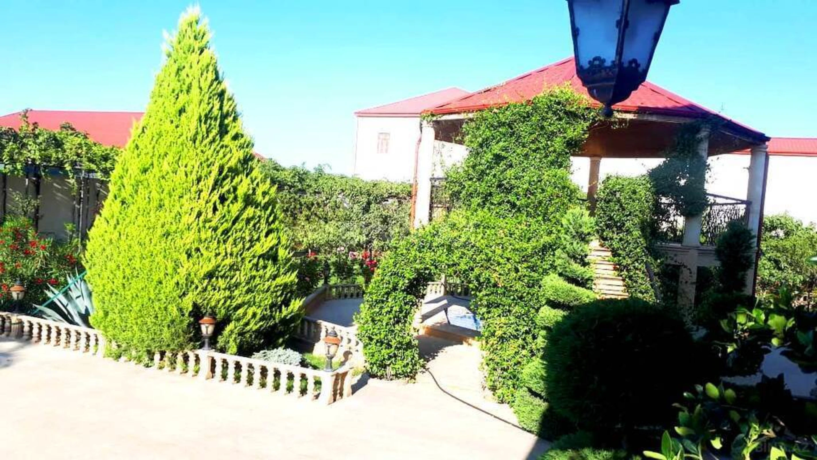 Satılır 6 otaqlı həyət evi 800 m²