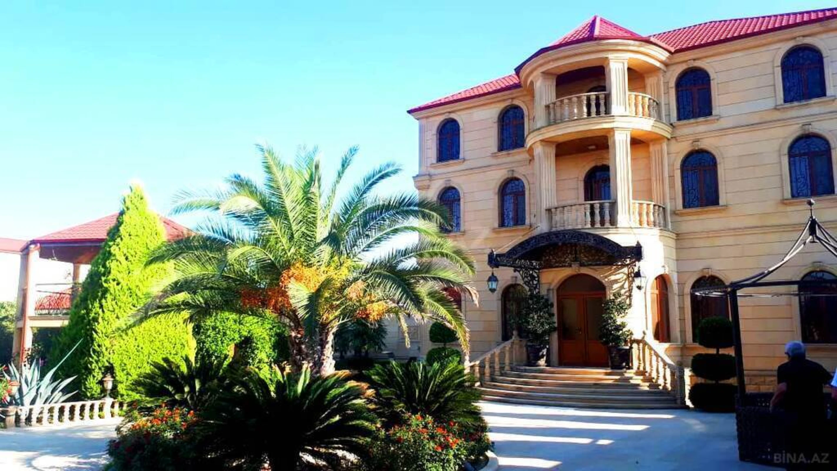 Satılır 6 otaqlı həyət evi 800 m²