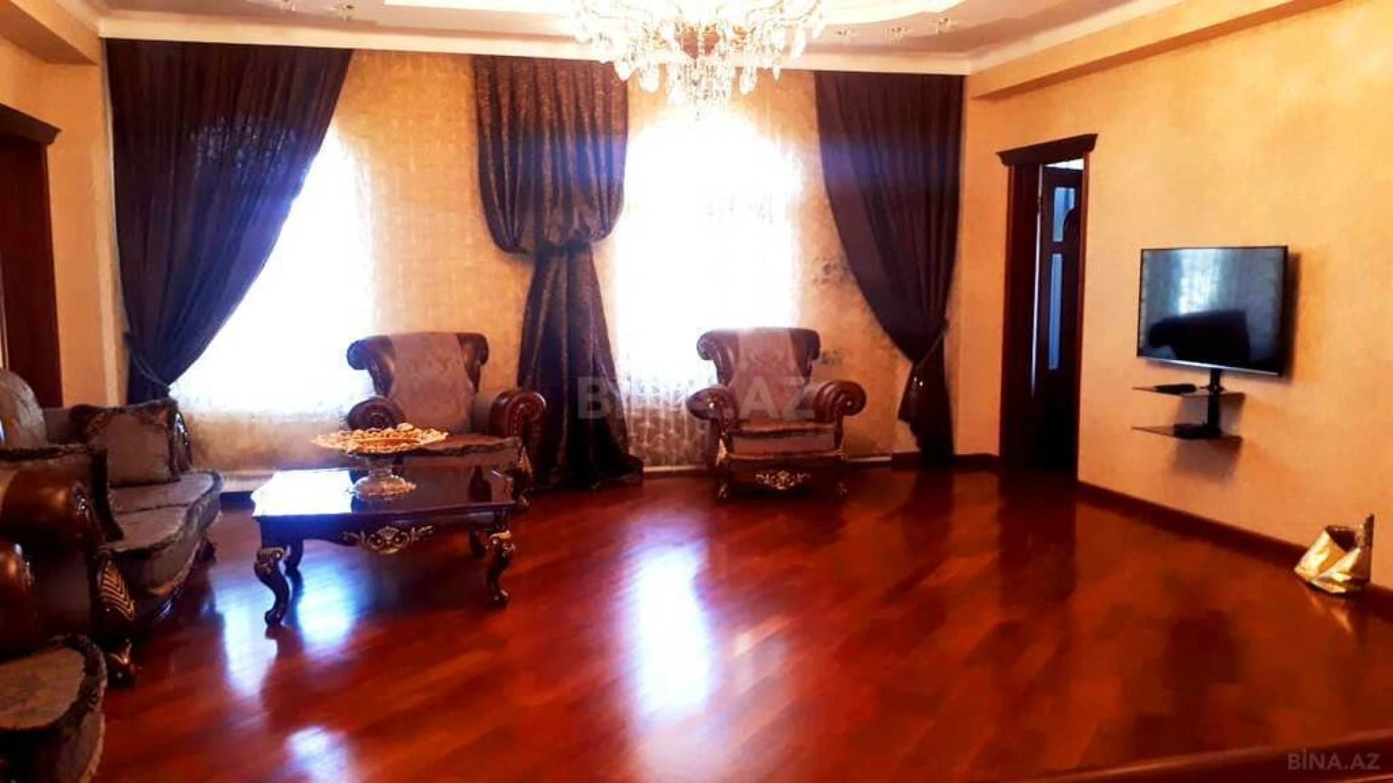 Satılır 6 otaqlı həyət evi 800 m²