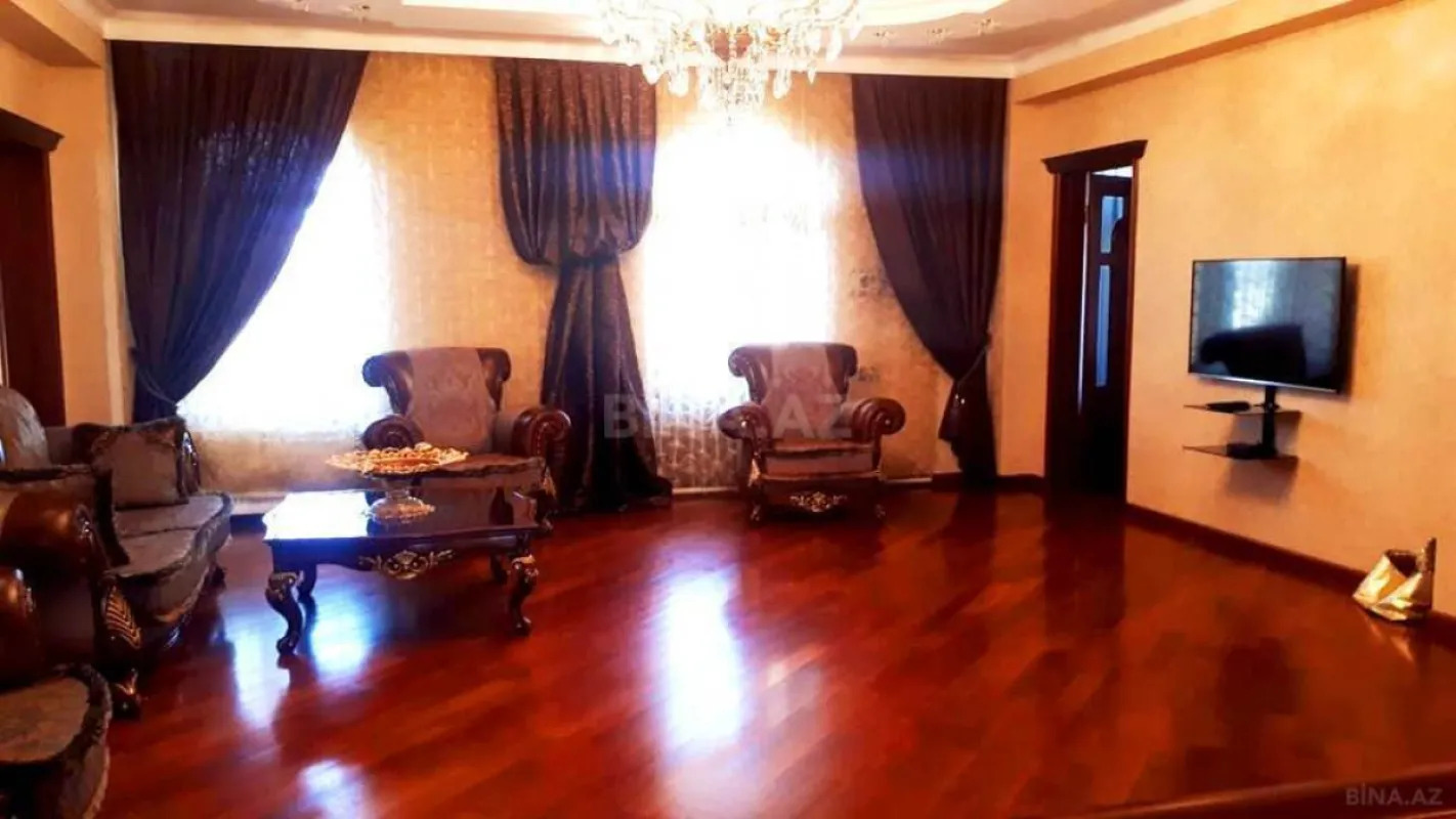 Satılır 6 otaqlı həyət evi 800 m²