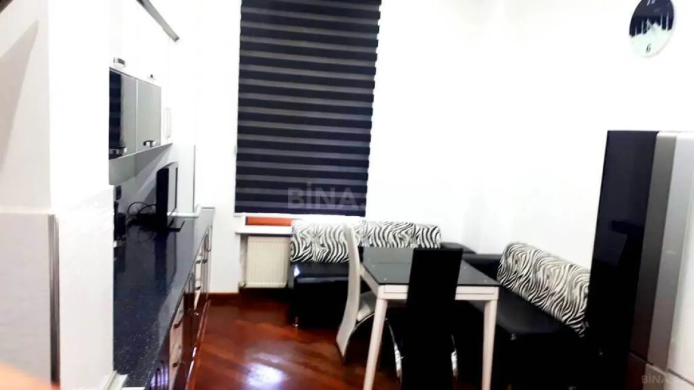 Satılır 6 otaqlı həyət evi 800 m²