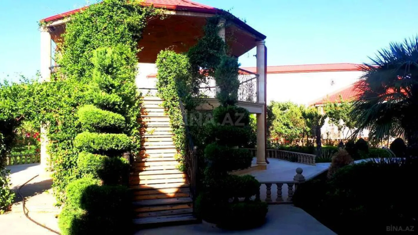 Satılır 6 otaqlı həyət evi 800 m²