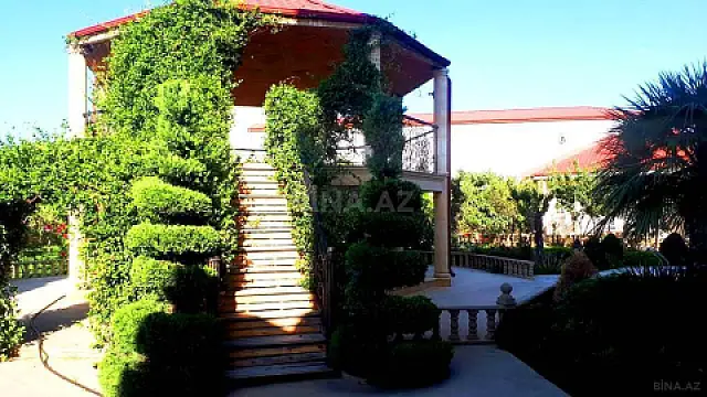 Satılır 6 otaqlı həyət evi 800 m²