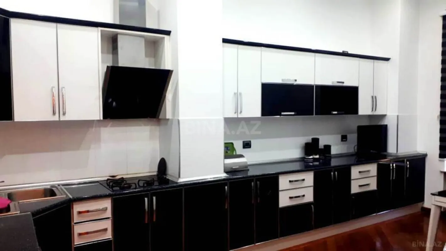 Satılır 6 otaqlı həyət evi 800 m²