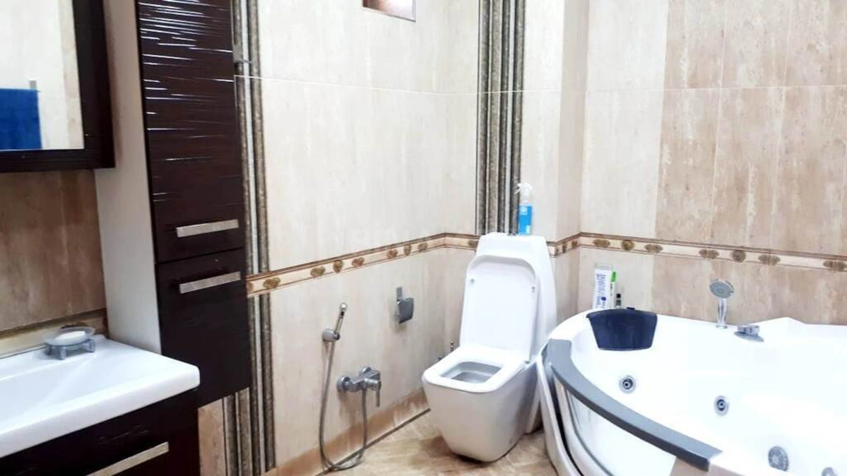 Satılır 6 otaqlı həyət evi 800 m²