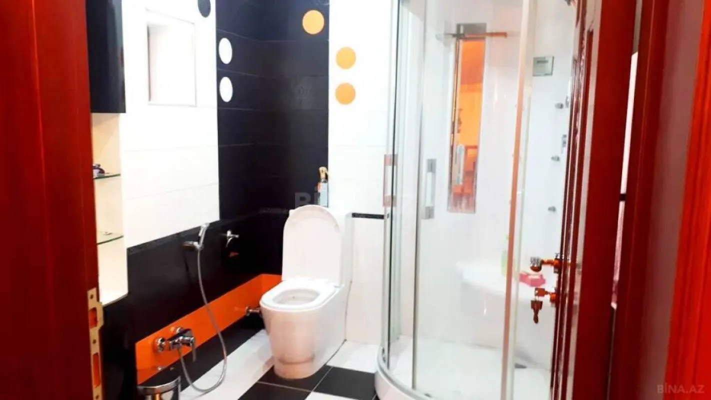 Satılır 6 otaqlı həyət evi 800 m²